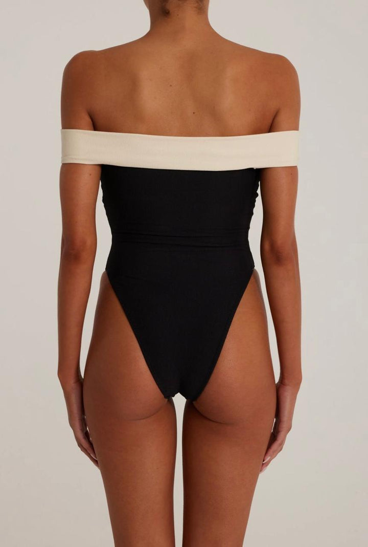 Mercia One Piece